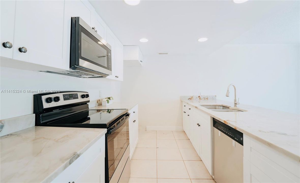 Recently Sold: $479,000 (3 beds, 2 baths, 1511 Square Feet)