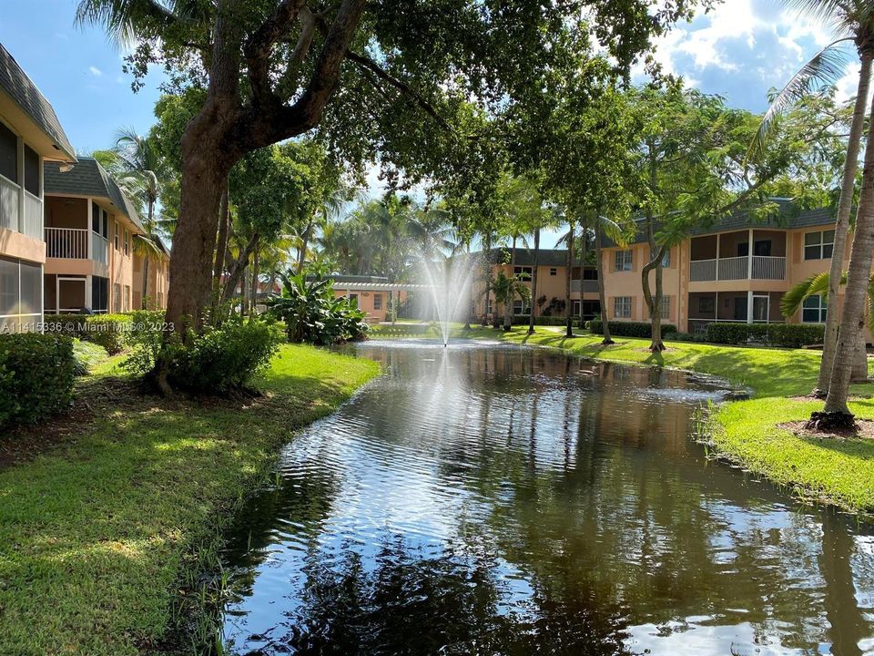 最近售出: $254,899 (2 贝兹, 2 浴室, 975 平方英尺)