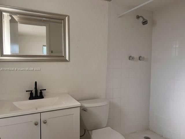 最近售出: $254,899 (2 贝兹, 2 浴室, 975 平方英尺)