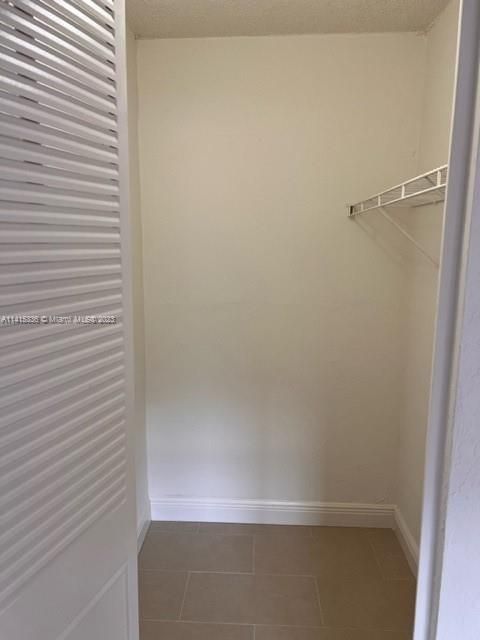 最近售出: $254,899 (2 贝兹, 2 浴室, 975 平方英尺)