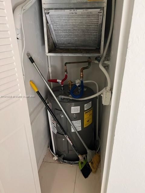 最近售出: $254,899 (2 贝兹, 2 浴室, 975 平方英尺)