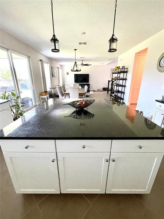 最近租的: $4,950 (4 贝兹, 4 浴室, 3031 平方英尺)