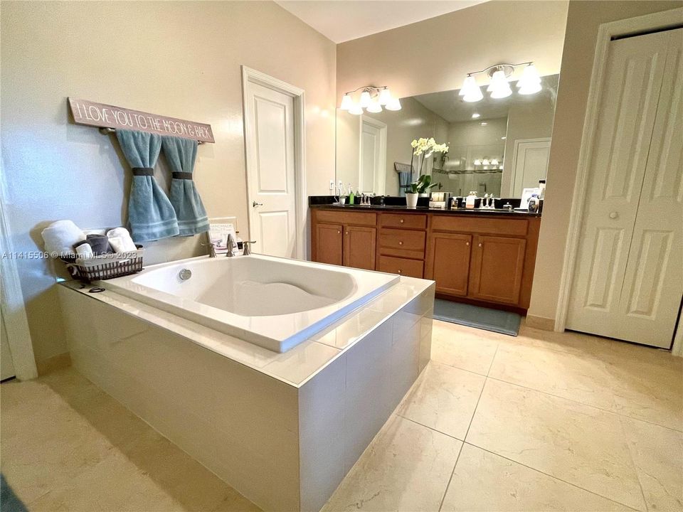 最近租的: $4,950 (4 贝兹, 4 浴室, 3031 平方英尺)