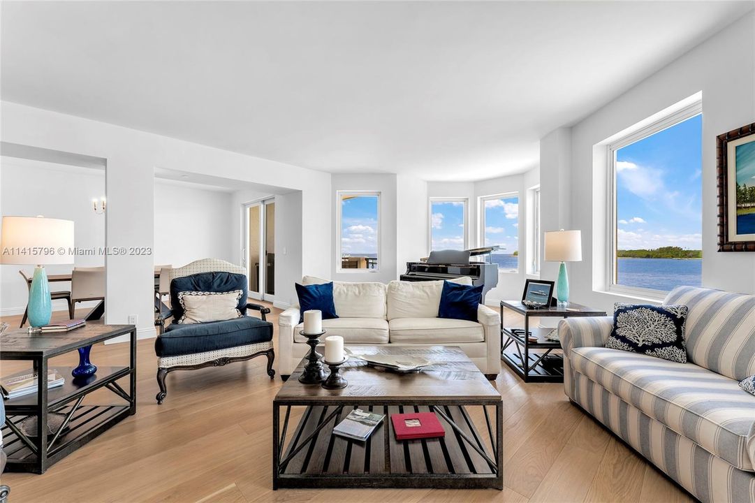 Active With Contract: $5,850,000 (3 beds, 3 baths, 3192 Square Feet)