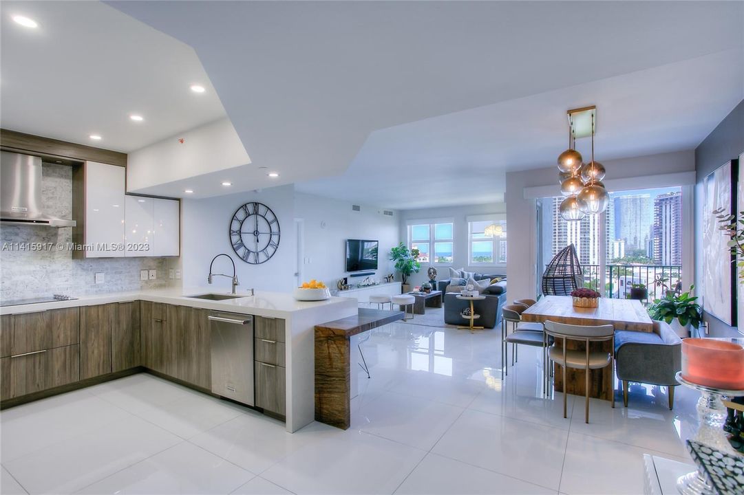 最近租的: $6,500 (3 贝兹, 3 浴室, 1702 平方英尺)