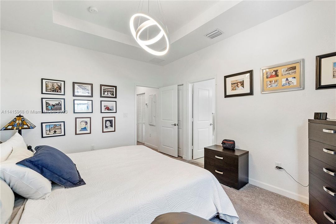 Recently Sold: $435,000 (3 beds, 2 baths, 1583 Square Feet)