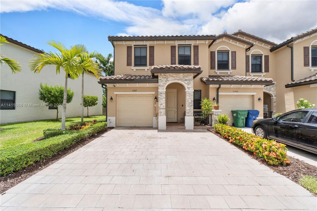 Recently Sold: $435,000 (3 beds, 2 baths, 1583 Square Feet)