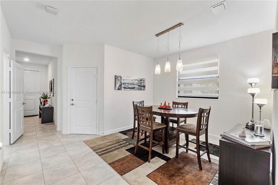 Recently Sold: $435,000 (3 beds, 2 baths, 1583 Square Feet)