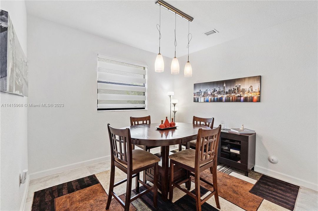 Recently Sold: $435,000 (3 beds, 2 baths, 1583 Square Feet)