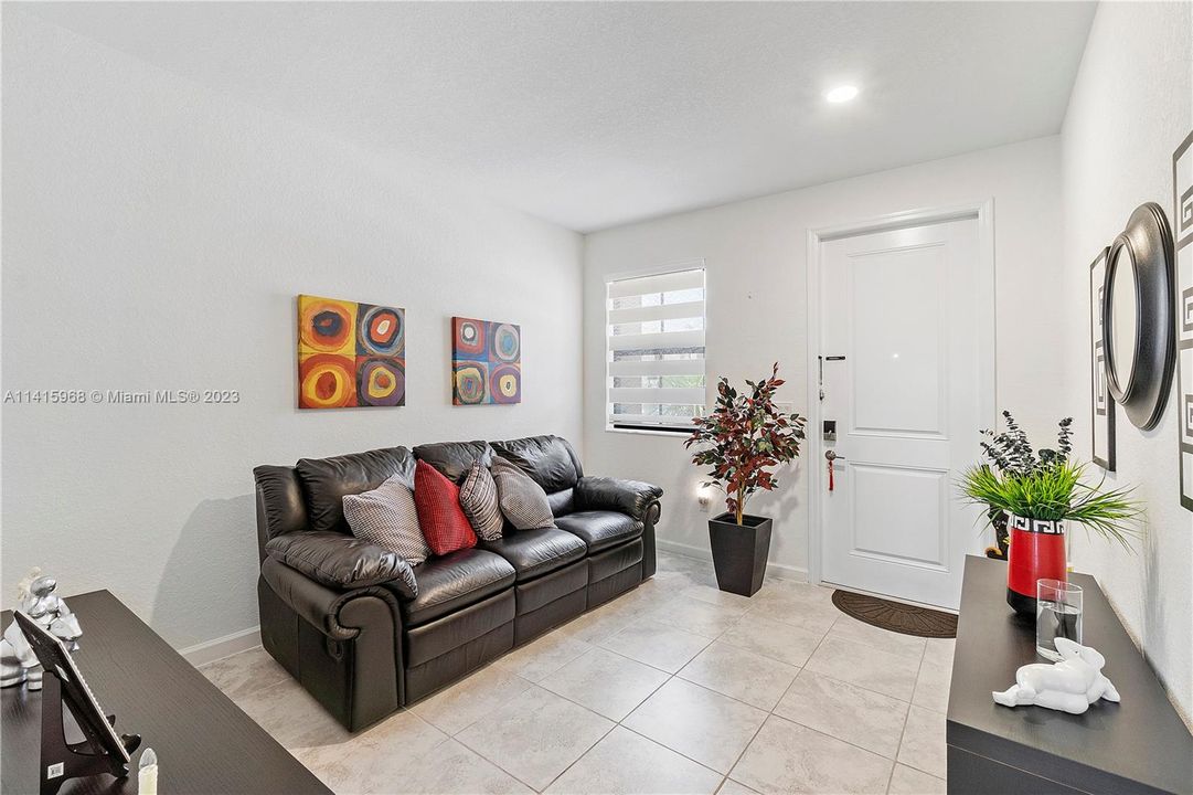 Recently Sold: $435,000 (3 beds, 2 baths, 1583 Square Feet)