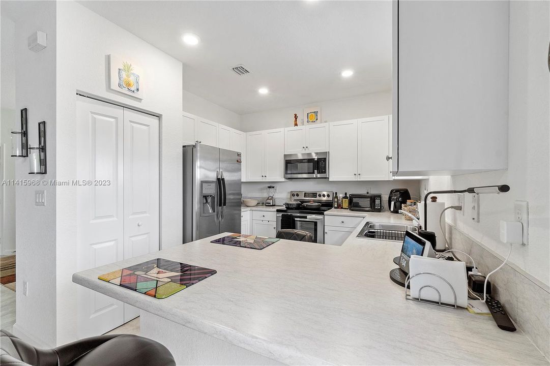 Recently Sold: $435,000 (3 beds, 2 baths, 1583 Square Feet)