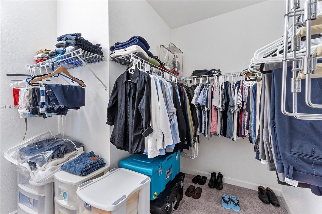 Recently Sold: $435,000 (3 beds, 2 baths, 1583 Square Feet)