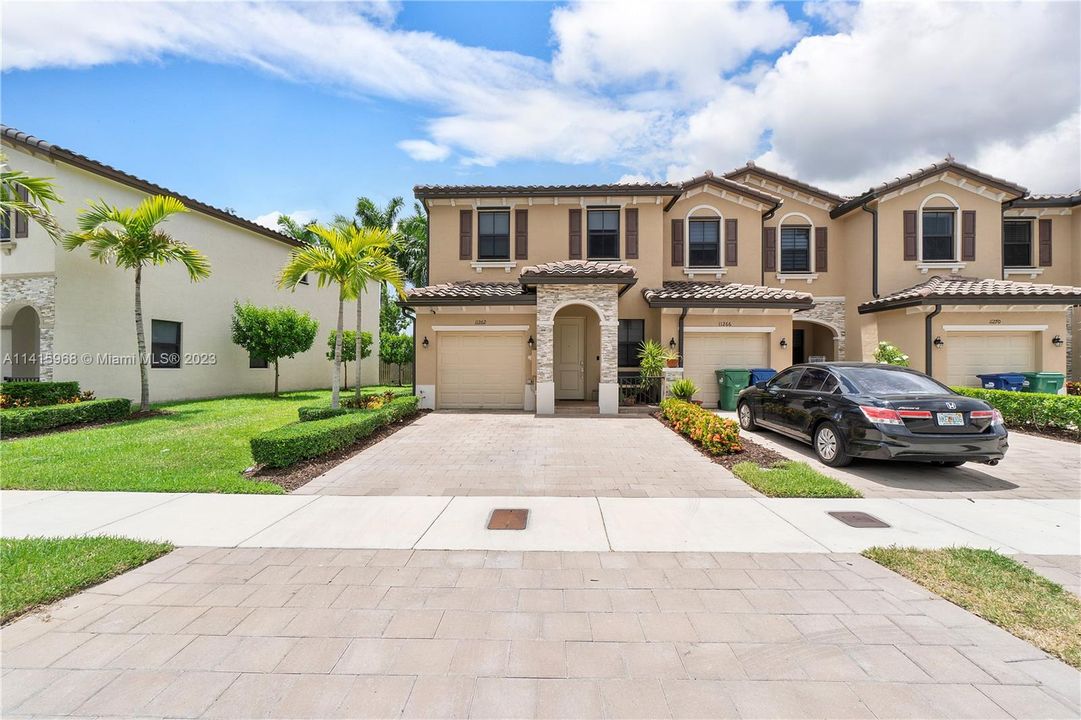 Recently Sold: $435,000 (3 beds, 2 baths, 1583 Square Feet)