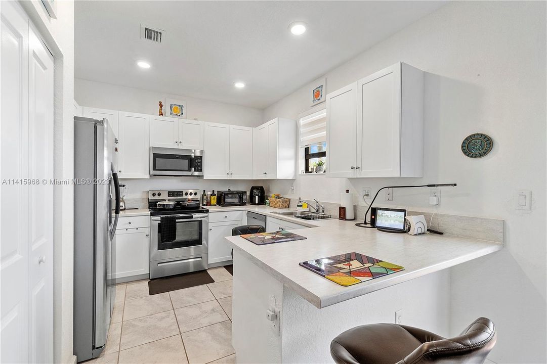 Recently Sold: $435,000 (3 beds, 2 baths, 1583 Square Feet)