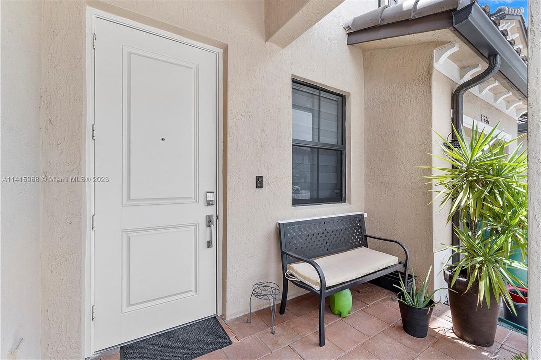 Recently Sold: $435,000 (3 beds, 2 baths, 1583 Square Feet)