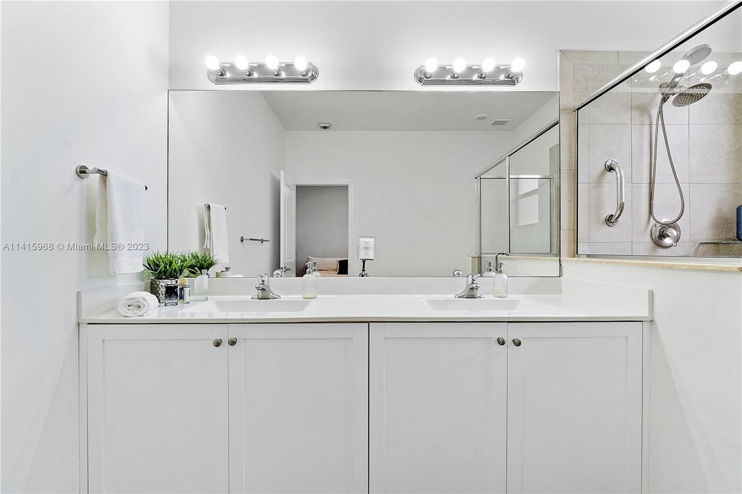 Recently Sold: $435,000 (3 beds, 2 baths, 1583 Square Feet)