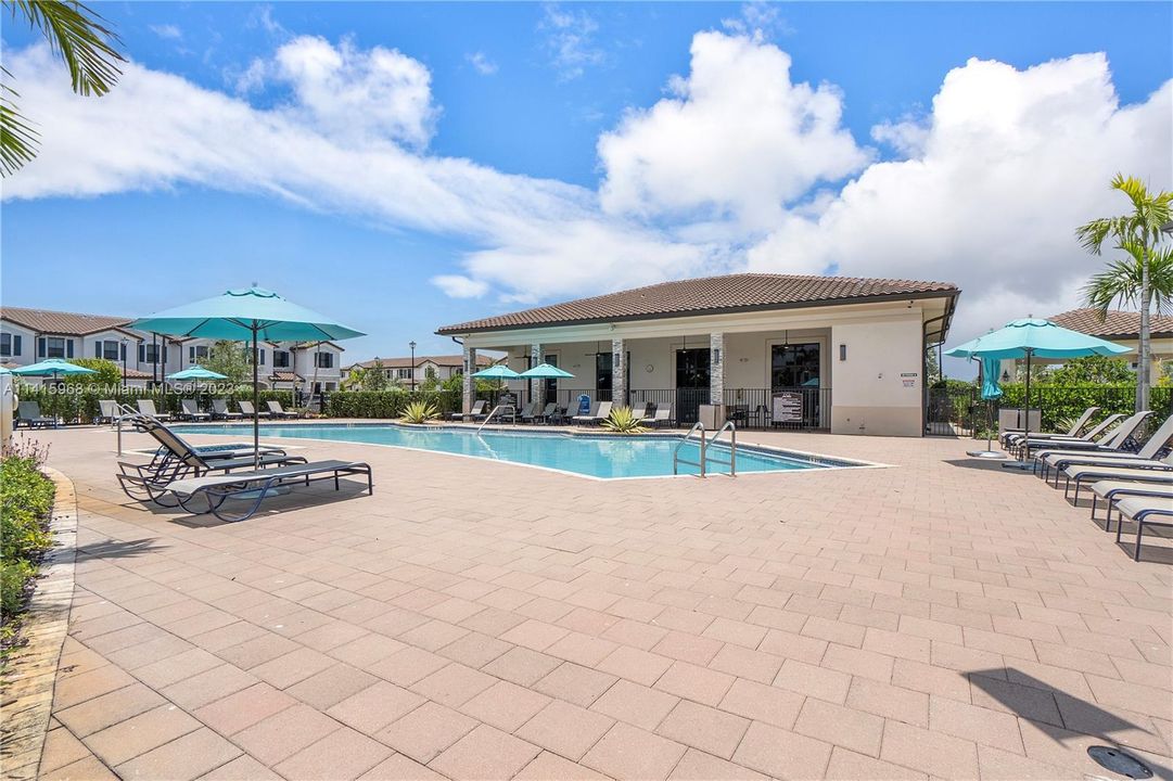 Recently Sold: $435,000 (3 beds, 2 baths, 1583 Square Feet)