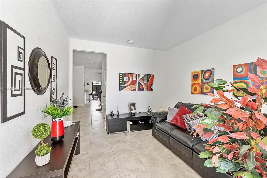 Recently Sold: $435,000 (3 beds, 2 baths, 1583 Square Feet)