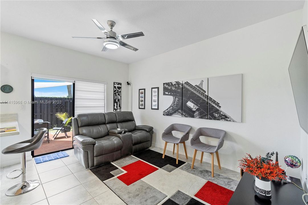 Recently Sold: $435,000 (3 beds, 2 baths, 1583 Square Feet)