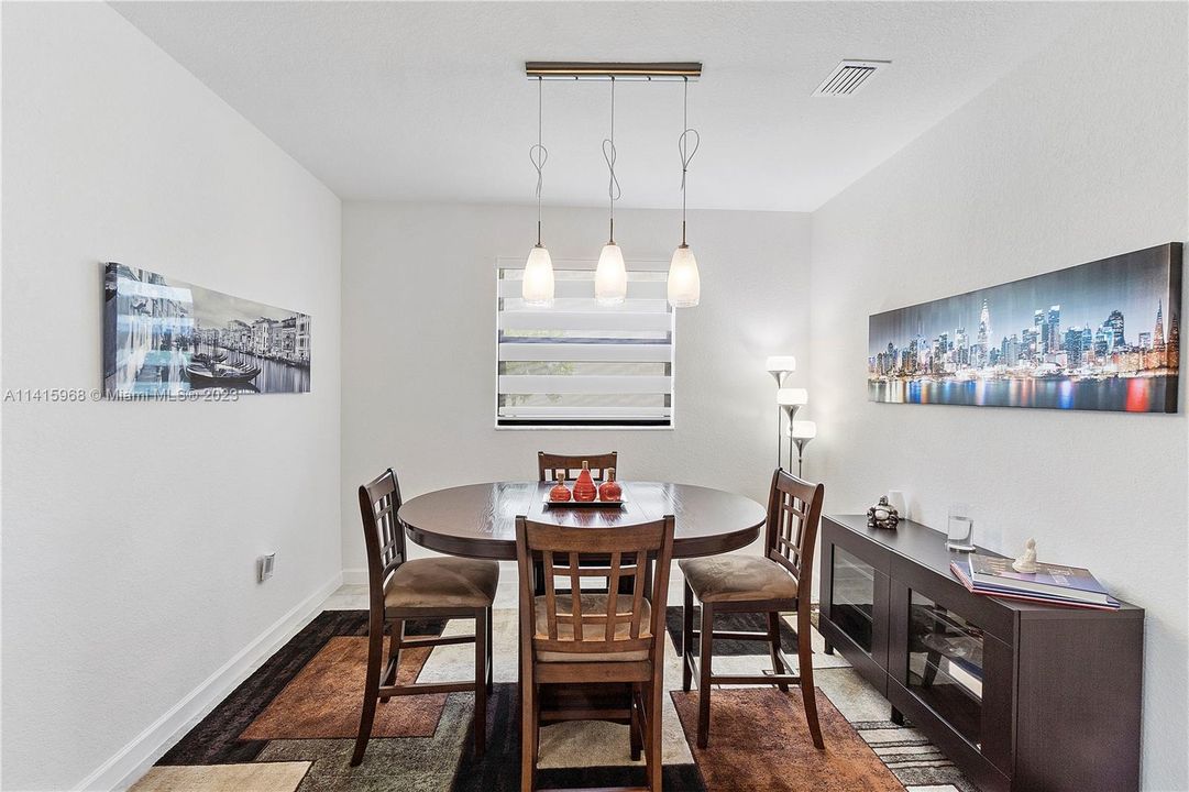 Recently Sold: $435,000 (3 beds, 2 baths, 1583 Square Feet)