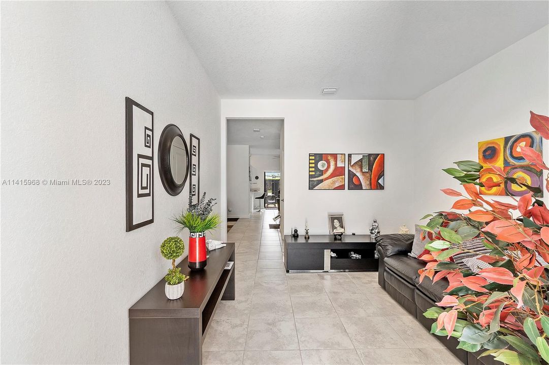 Recently Sold: $435,000 (3 beds, 2 baths, 1583 Square Feet)