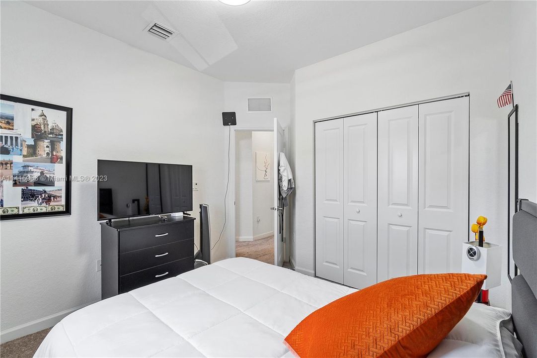 Recently Sold: $435,000 (3 beds, 2 baths, 1583 Square Feet)