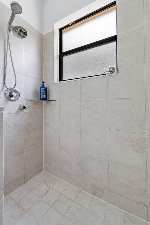 Recently Sold: $435,000 (3 beds, 2 baths, 1583 Square Feet)