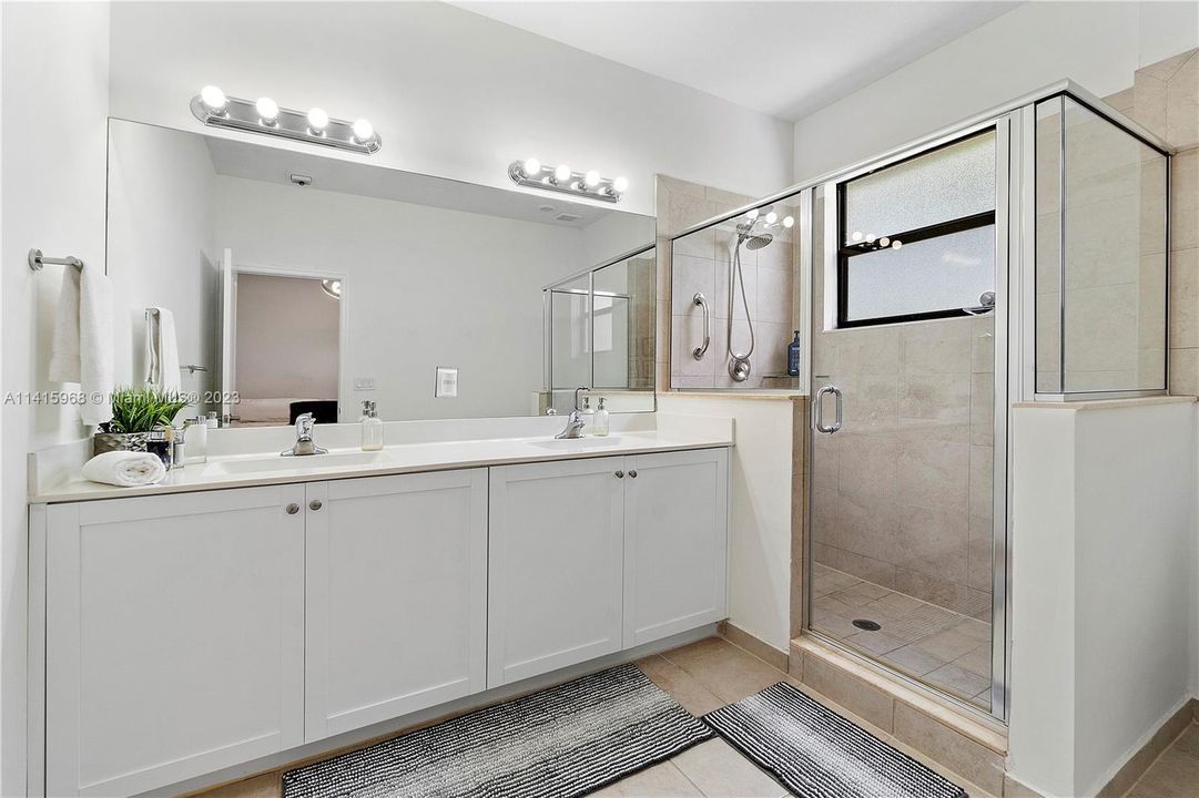 Recently Sold: $435,000 (3 beds, 2 baths, 1583 Square Feet)