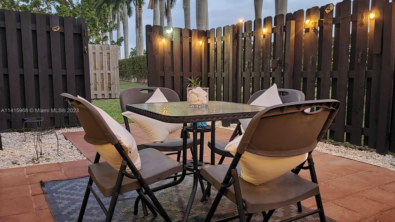 Recently Sold: $435,000 (3 beds, 2 baths, 1583 Square Feet)