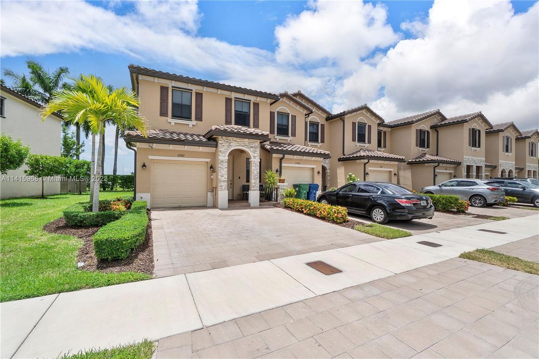 Recently Sold: $435,000 (3 beds, 2 baths, 1583 Square Feet)