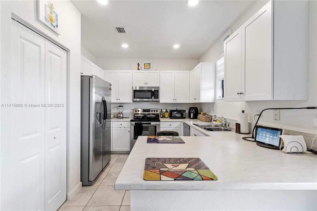 Recently Sold: $435,000 (3 beds, 2 baths, 1583 Square Feet)