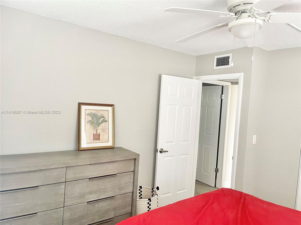 Recently Sold: $180,000 (2 beds, 1 baths, 650 Square Feet)