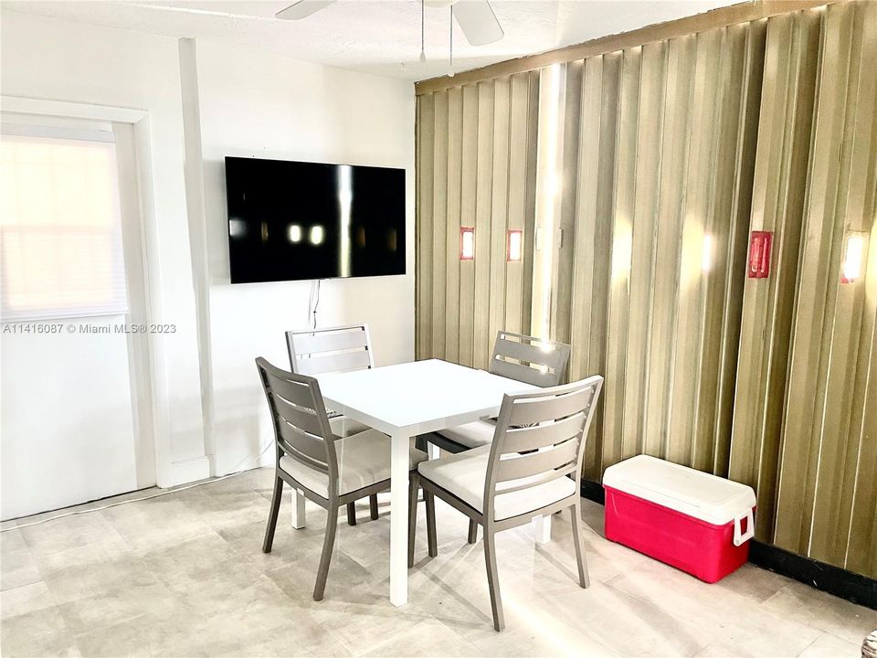 Recently Sold: $180,000 (2 beds, 1 baths, 650 Square Feet)