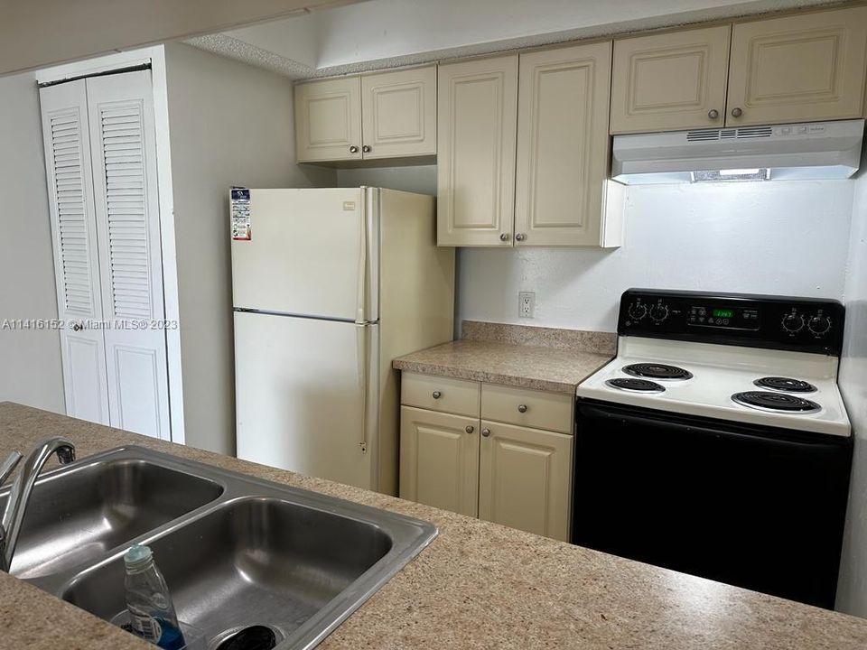 Recientemente alquilado: $1,700 (1 camas, 1 baños, 615 Pies cuadrados)