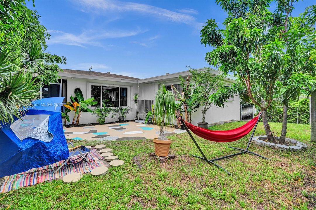 For Sale: $1,595,000 (3 beds, 2 baths, 1693 Square Feet)