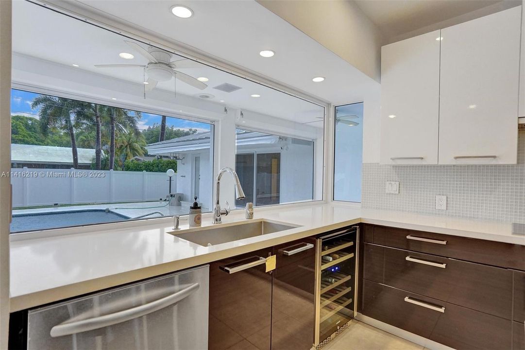 Недавно продано: $2,200,000 (4 спален, 3 ванн, 2554 Квадратных фут)