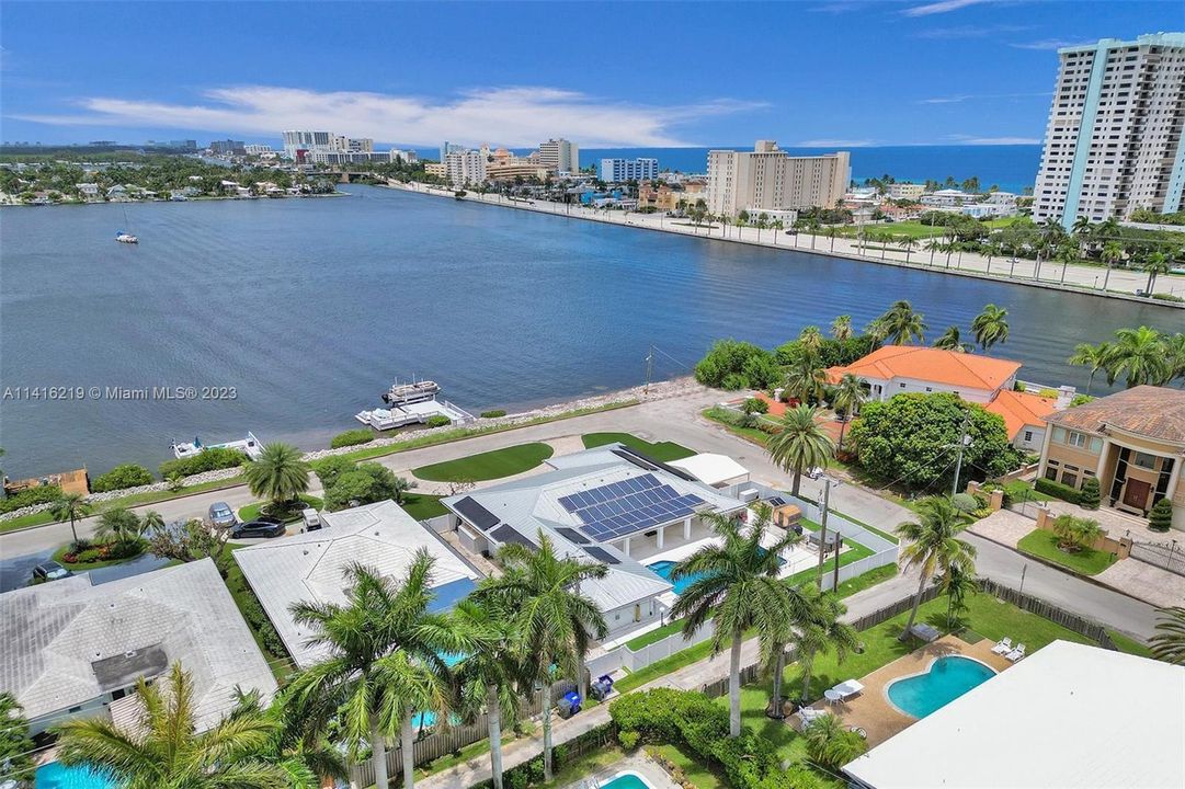 Недавно продано: $2,200,000 (4 спален, 3 ванн, 2554 Квадратных фут)