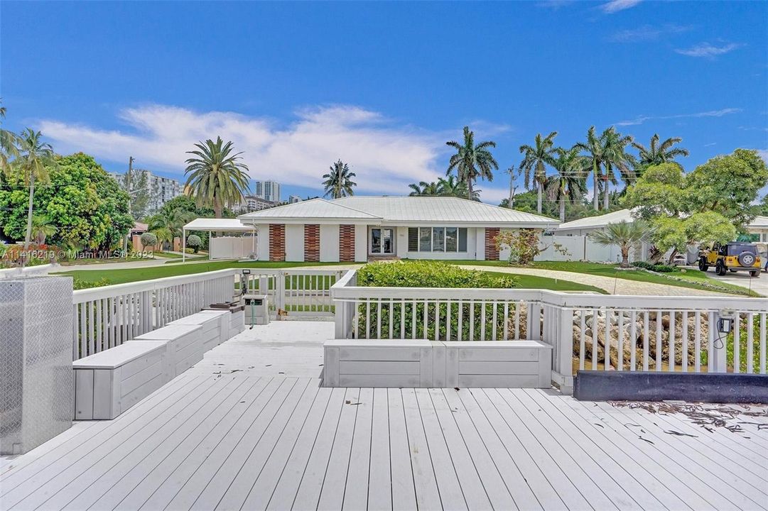 Недавно продано: $2,200,000 (4 спален, 3 ванн, 2554 Квадратных фут)