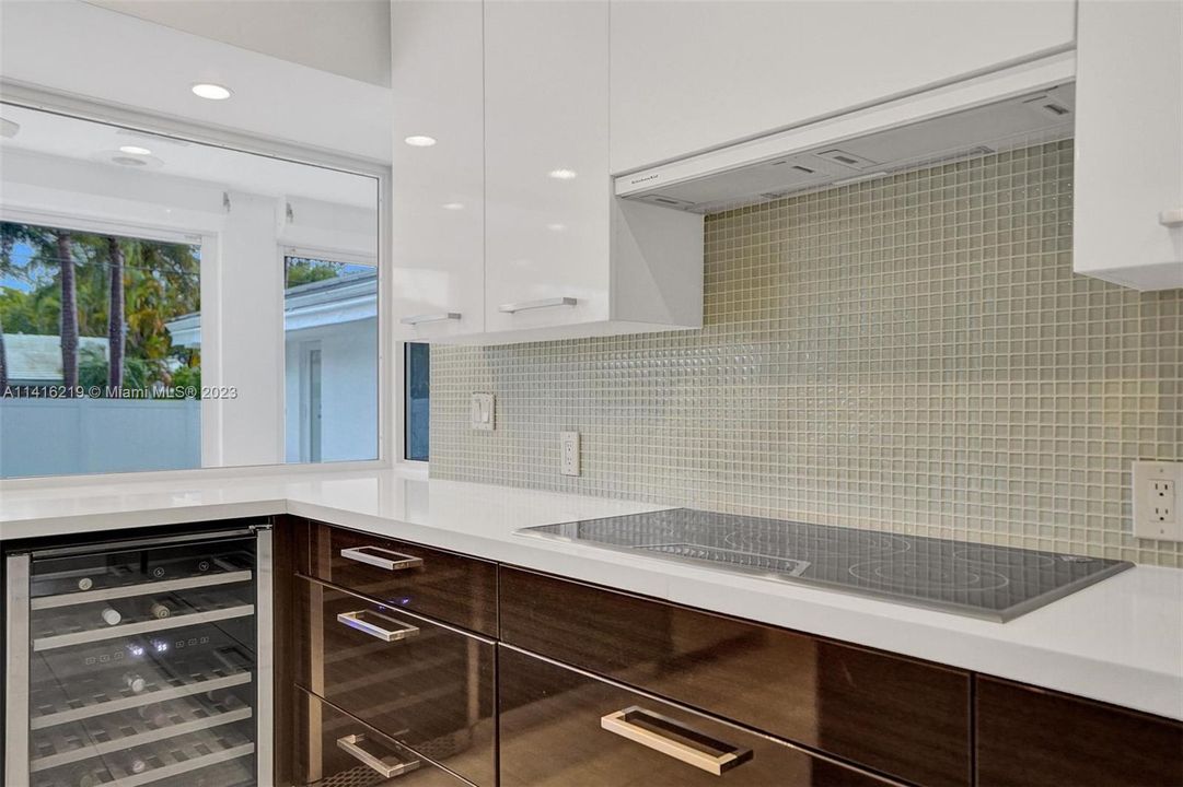 Недавно продано: $2,200,000 (4 спален, 3 ванн, 2554 Квадратных фут)