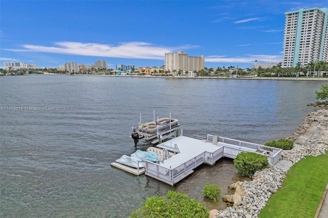 Недавно продано: $2,200,000 (4 спален, 3 ванн, 2554 Квадратных фут)