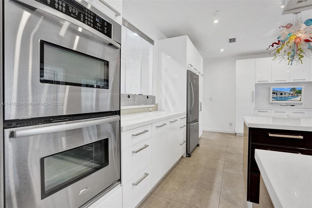 Недавно продано: $2,200,000 (4 спален, 3 ванн, 2554 Квадратных фут)