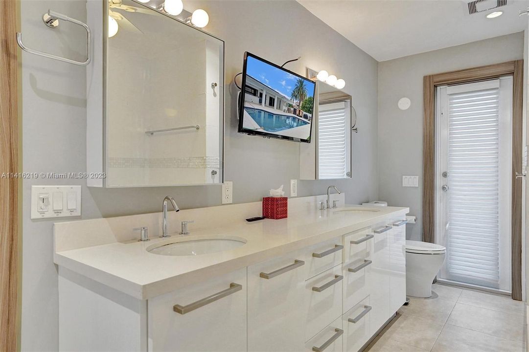 Недавно продано: $2,200,000 (4 спален, 3 ванн, 2554 Квадратных фут)