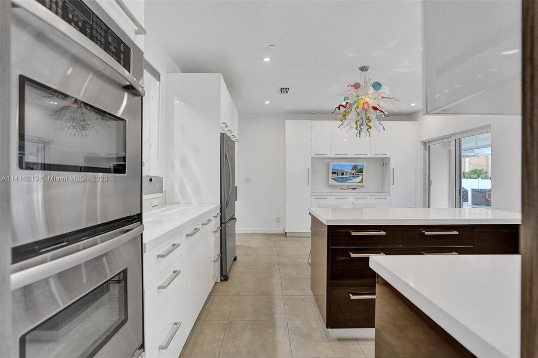 Недавно продано: $2,200,000 (4 спален, 3 ванн, 2554 Квадратных фут)