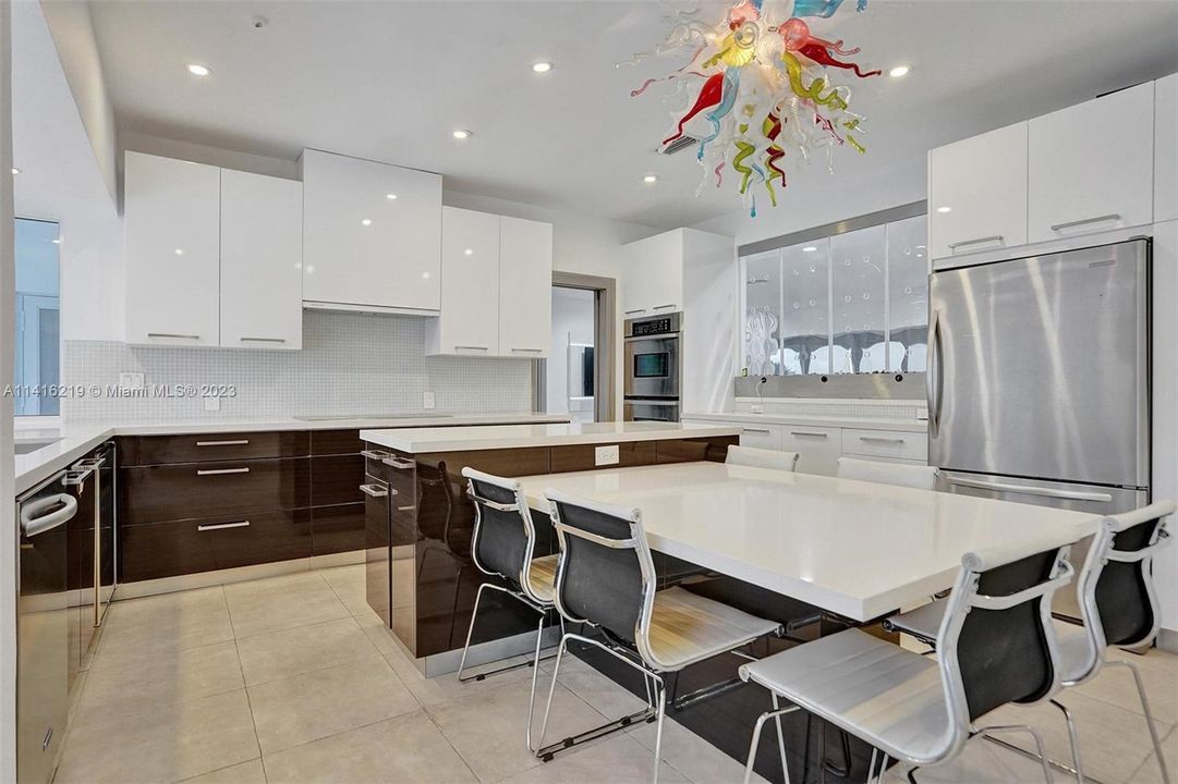 Недавно продано: $2,200,000 (4 спален, 3 ванн, 2554 Квадратных фут)