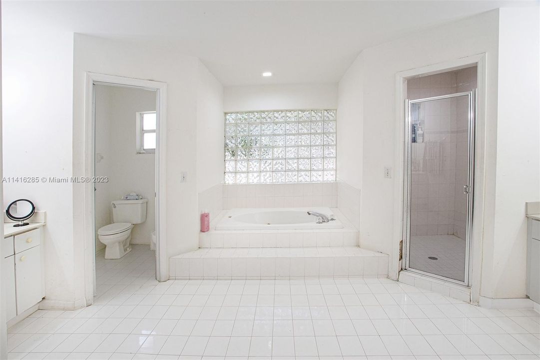 最近售出: $950,000 (4 贝兹, 3 浴室, 2554 平方英尺)