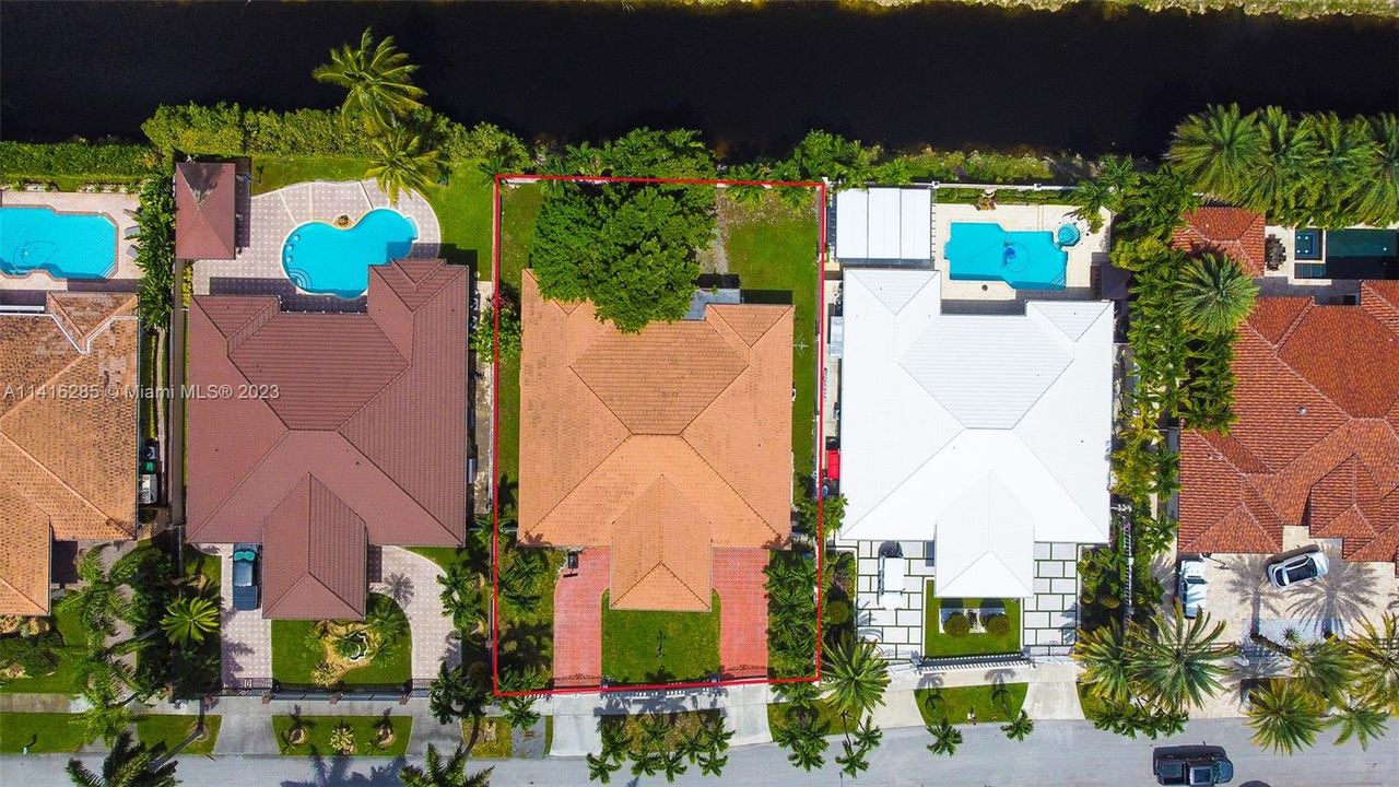 Recently Sold: $950,000 (4 beds, 3 baths, 2554 Square Feet)