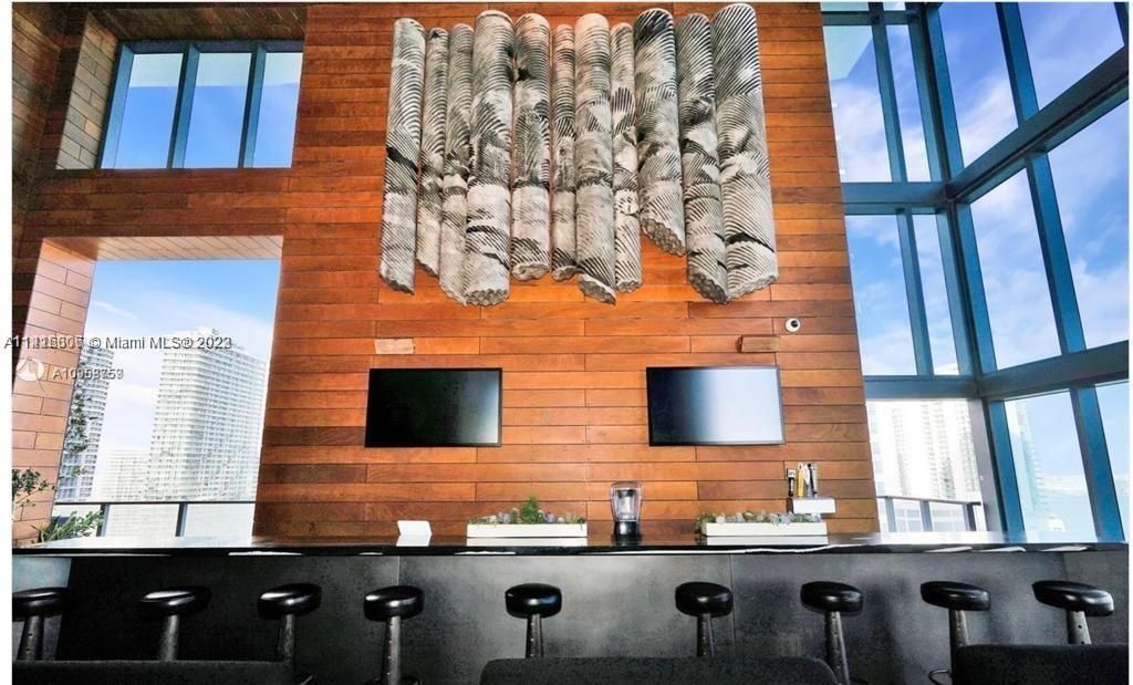 Recently Rented: $5,675 (1 beds, 1 baths, 808 Square Feet)