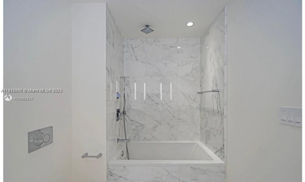 Recently Rented: $5,675 (1 beds, 1 baths, 808 Square Feet)