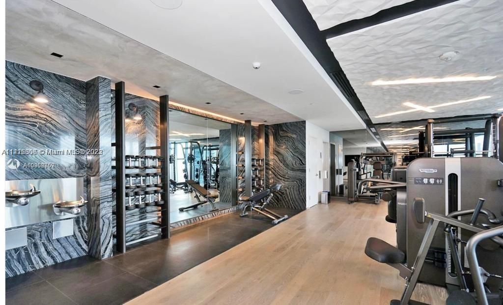 Recently Rented: $5,675 (1 beds, 1 baths, 808 Square Feet)