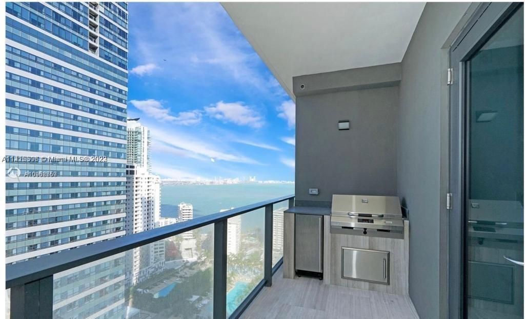 Recently Rented: $5,675 (1 beds, 1 baths, 808 Square Feet)